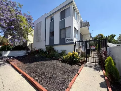 1308 N Poinsettia Pl, Los Angeles, CA 90046