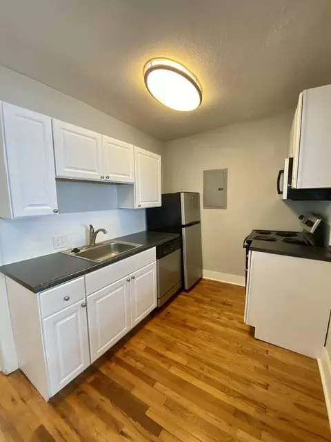 3713 Southwest Trfy, Kansas City, MO 64111