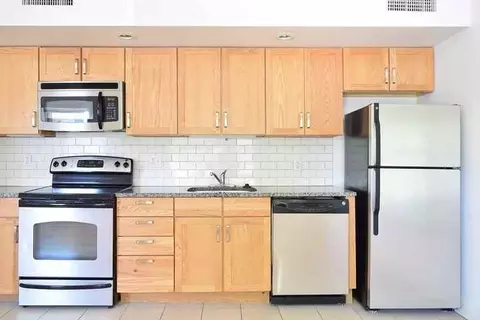 3411 Gillham Rd, Kansas City, MO 64111