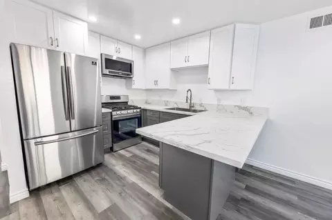 7542 Volga Dr, Huntington Beach, CA 92647