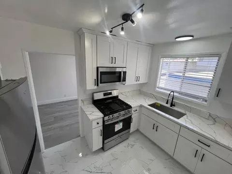 3701 Montclair St, Los Angeles, CA 90018