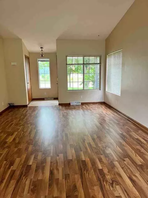 293 Desplaine Rd, De Pere, WI 54115