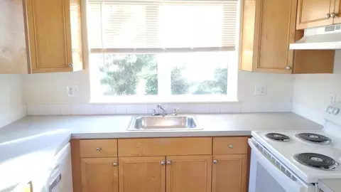 678 SE Hogan Rd, Gresham, OR 97080
