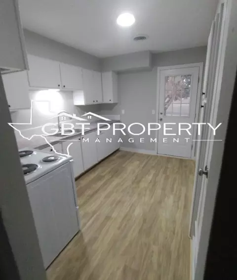 1100 S Main St, Shamrock, TX 79079