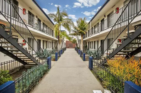 1315 W 19th St, Long Beach, CA 90810