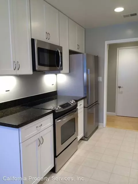 1010 Noel Dr, Menlo Park, CA 94025