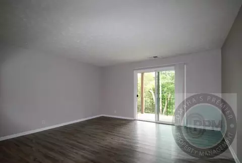 2333 Benson Gardens Blvd, Omaha, NE 68134