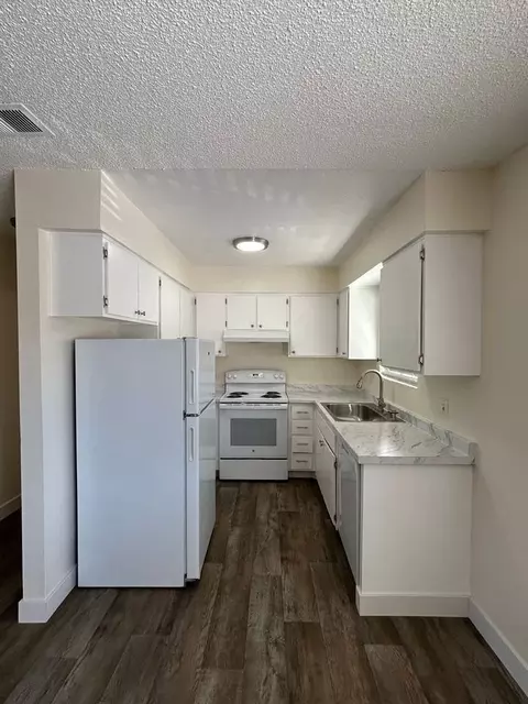 950 S Magnolia Ave, El Cajon, CA 92020