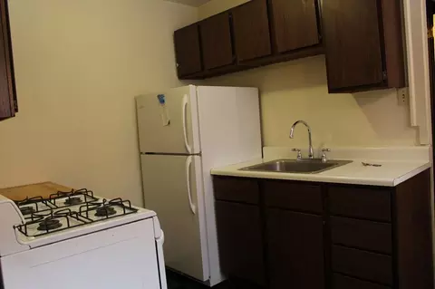 100 W Hutchinson Ave, Edgewood, PA 15218