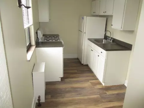 100 W Hutchinson Ave, Edgewood, PA 15218