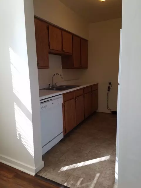 15226 Southcrest Heights Apartments - Sch, Pittsburgh, PA 15226