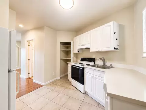 842 Davis Pl S, Seattle, WA 98144