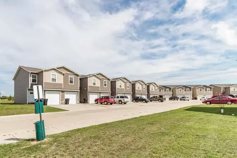 2359 Coves Ct, Dickinson, ND 58601