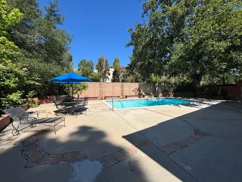 5245 Chesebro Rd, Agoura Hills, CA 91301