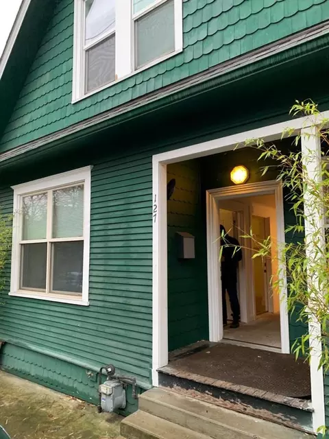 127 11th Ave E, Seattle, WA 98102