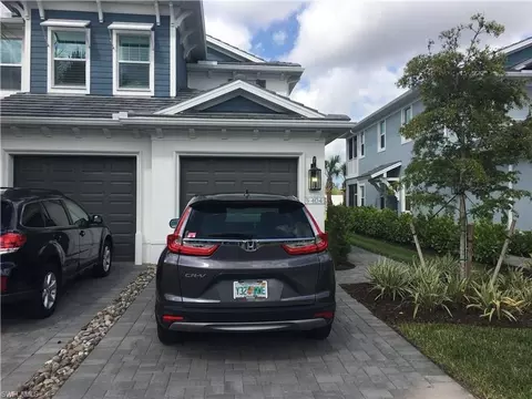 2555 Seychelles Dr, Naples, FL 34112