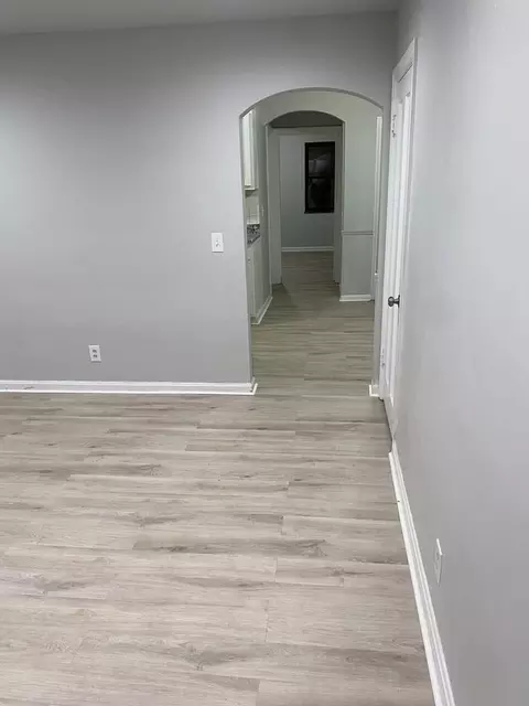 7352 Reading Rd, Cincinnati, OH 45237