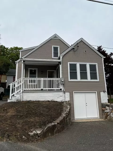 8 Gallagher Ln, Danbury, CT 06810
