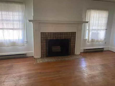 1205 NE 42nd St, Seattle, WA 98105