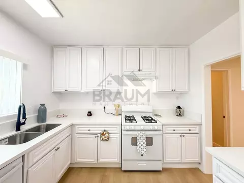 13129 Oxnard St, Los Angeles, CA 91401