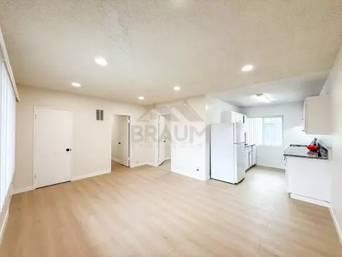 13129 Oxnard St, Los Angeles, CA 91401