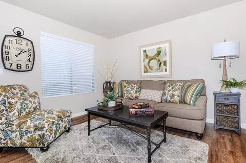 445 W Nees Ave, Fresno, CA 93711