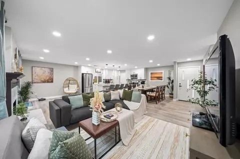 9827 San Diego St, La Presa, CA 91977