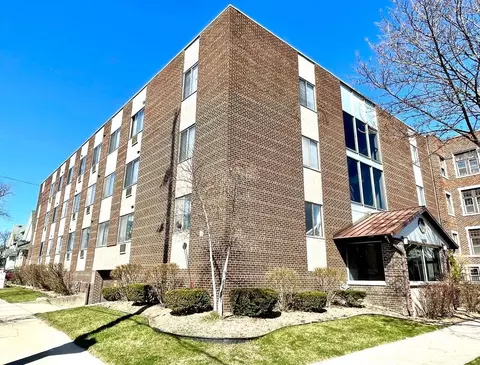 2555 N Farwell Ave, Milwaukee, WI 53211