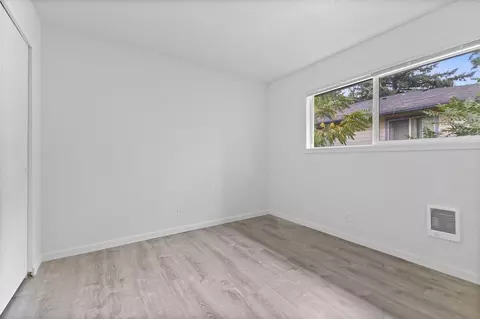 16047 E Burnside St, Portland, OR 97233 photo 4
