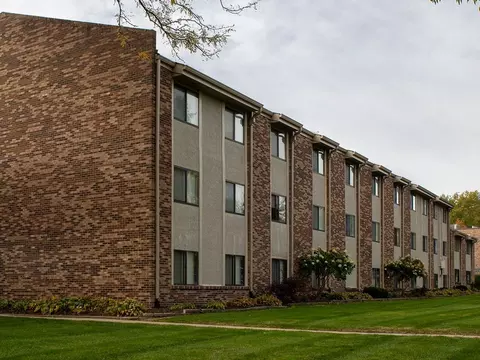 7805 Harney St, Omaha, NE 68114