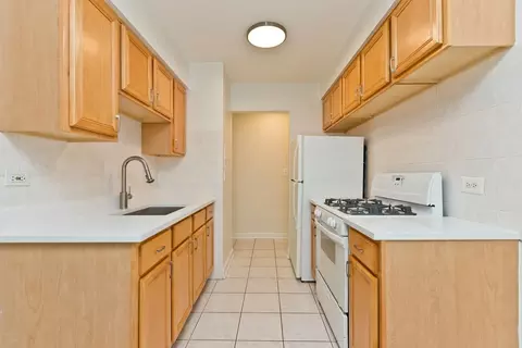 5423 N Winthrop Ave, Chicago, IL 60640