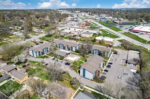 7705 Raytown Rd, Raytown, MO 64138