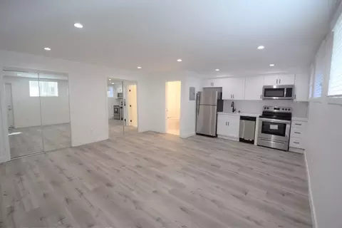 19425 Haynes St, Los Angeles, CA 91335