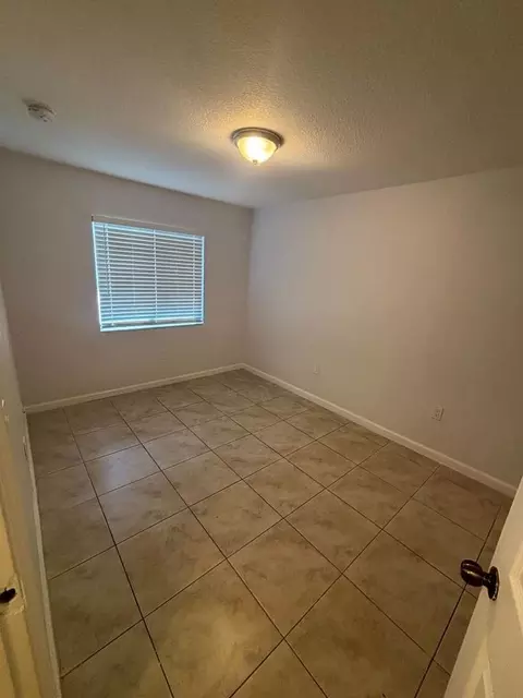 14040 NE 2nd Ave, Miami, FL 33161 photo 9