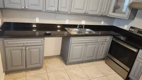 14040 NE 2nd Ave, Miami, FL 33161 photo 2