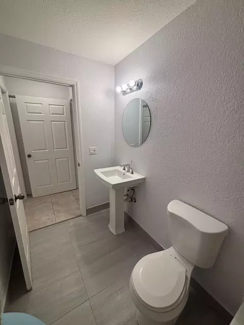 14040 NE 2nd Ave, Miami, FL 33161 photo 6