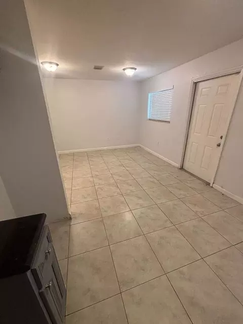 14040 NE 2nd Ave, Miami, FL 33161 photo 4