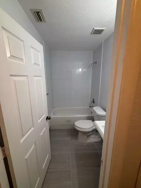 14040 NE 2nd Ave, Miami, FL 33161 photo 8