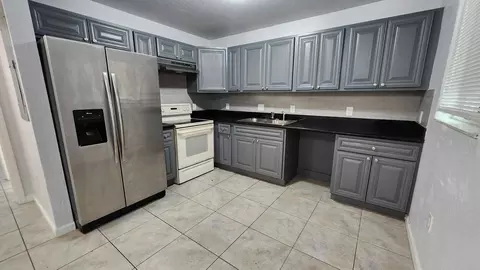 14040 NE 2nd Ave, Miami, FL 33161