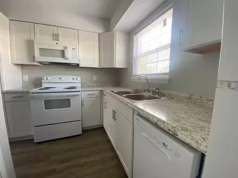 1436 Harbour Dr, Wilmington, NC 28401