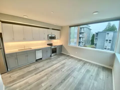 5521 15th Ave NE, Seattle, WA 98105