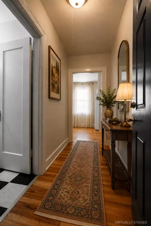 1037 NW 20th Ave, Portland, OR 97209