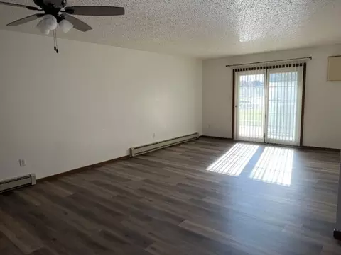 1720 N Grandview Ln, Bismarck, ND 58503
