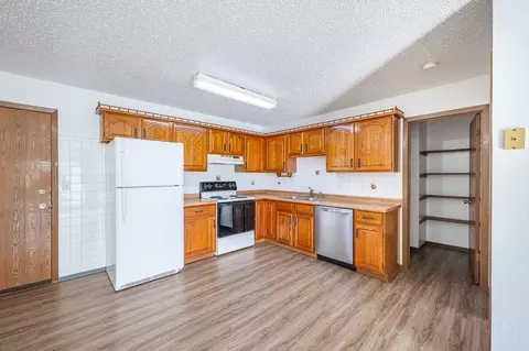1720 N Grandview Ln, Bismarck, ND 58503