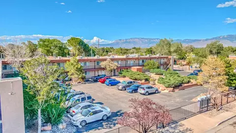 1111 Amherst Dr SE, Albuquerque, NM 87106