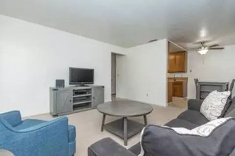 8200 Kroll Way, Bakersfield, CA 93311