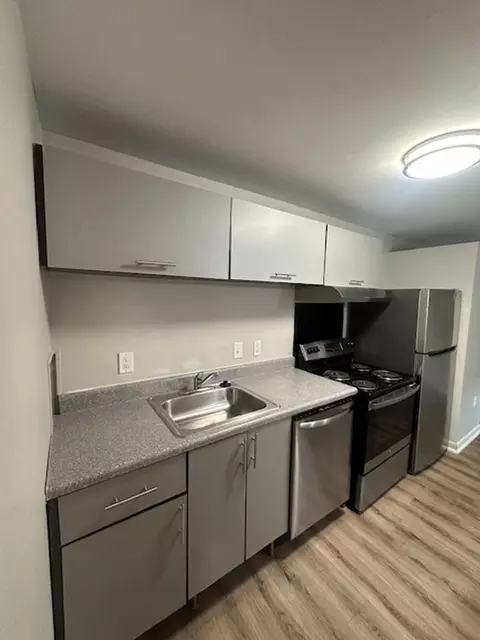 1903 N Main St, Royal Oak, MI 48073