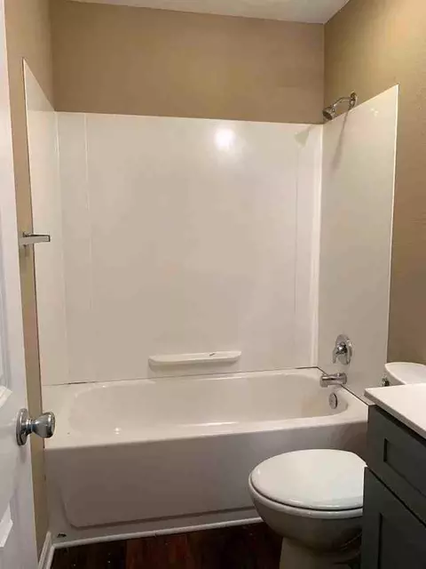3622 NE Chouteau Trfy, Kansas City, MO 64120