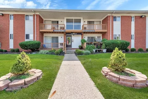 825 Clinton River Dr, Mount Clemens, MI 48043