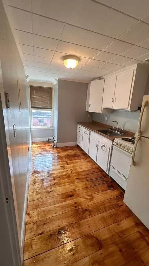 57 Broad St, Claremont, NH 03743